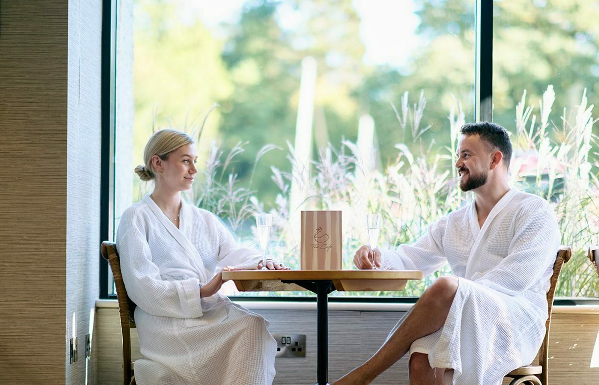 couple-in-spa-cafe